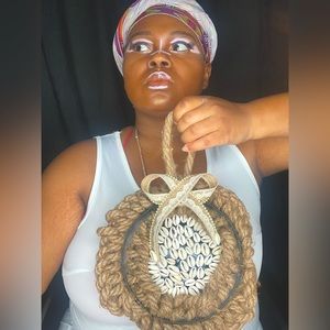 10 inch cowrie shell wreath